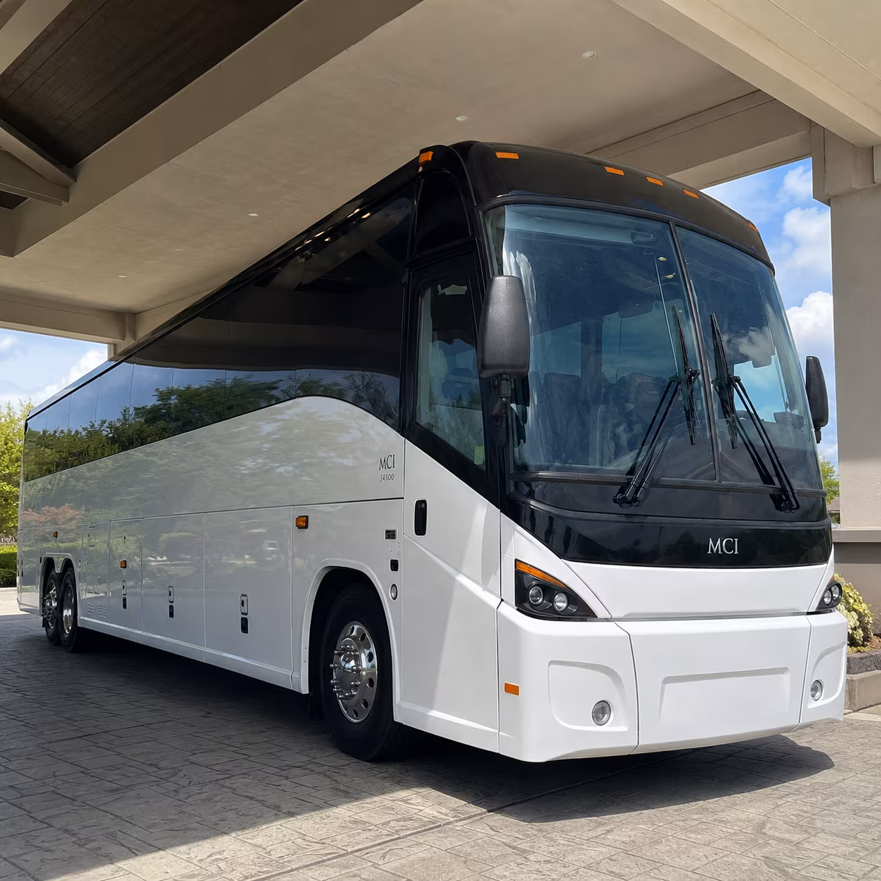 airport shuttle buses to and from phoenix mesa gateway airport aza